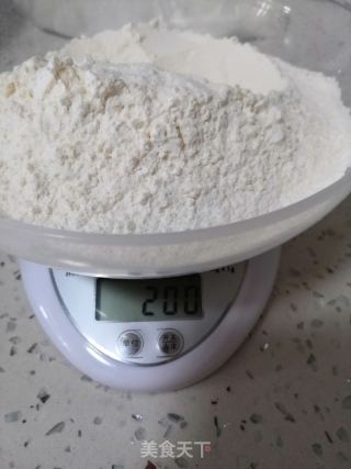 水果披薩的做法步驟：1