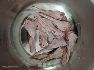 椒鹽鴨下巴的做法步驟：3