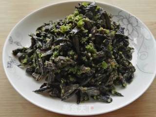 青椒炒干巴菌的做法步驟：8