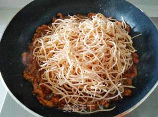 揚州干絲炒肉絲的做法步驟：11