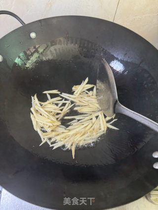 干鍋仔姜魷魚的做法步驟：6