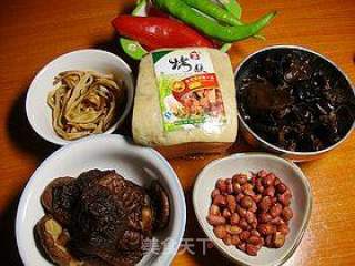 經典上海菜----【四喜烤麩】的做法步驟：1