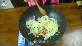 韓式牛肉卷炒豆芽的做法步驟：9