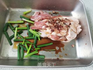 荷葉蒸五花肉的做法步驟：1