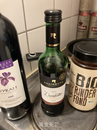 法式紅酒燉牛肉的做法步驟：1