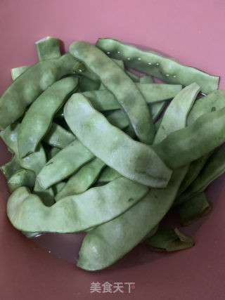 五花肉排骨燉豆角的做法步驟：1
