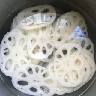 藕片拌荷蘭豆的做法步驟：4