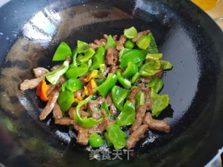 青椒炒牛柳的做法步驟：4