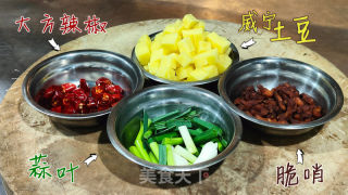 土豆丁脆哨的做法步驟：1