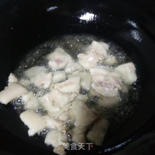 五花肉燉東北油豆的做法步驟：4