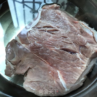 牛肉番茄辣醬意面的做法步驟：2