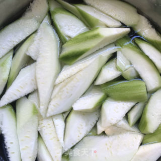 絲瓜炒羊肚菌的做法步驟：3
