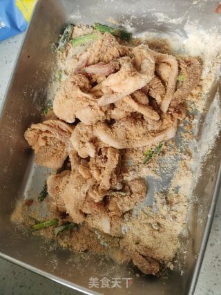 荷葉蒸五花肉的做法步驟：3