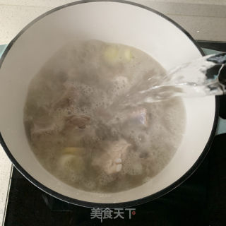 玉米排骨湯的做法步驟：4