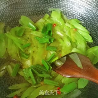 素炒萵筍的做法步驟：5
