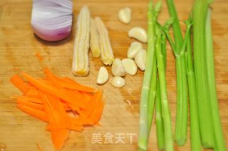 鮮蔬清炒意大利面的做法步驟：1