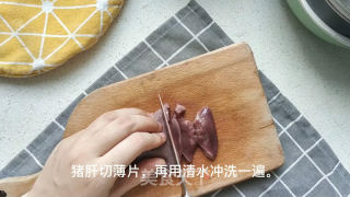 6個月+寶寶輔食，補鐵豬肝泥做法的做法步驟：1