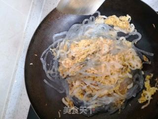 酸菜炒粉的做法步驟：5