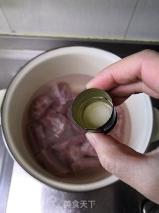 酸菜粉條燉排骨的做法步驟：2