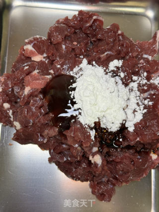 蝦仁炒牛肉的做法步驟：2