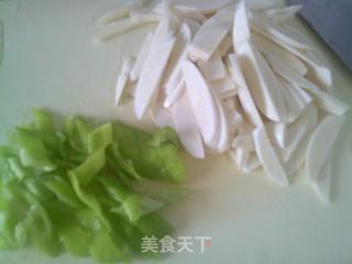 青椒茭白炒圓素雞的做法步驟：3