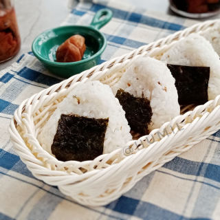 薏米紫蘇梅子飯團(tuán)
