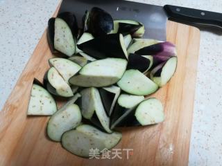 超下飯的東北家常菜～茄子燉土豆的做法步驟：1