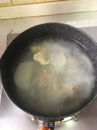 排骨蘿卜湯年糕的做法步驟：2