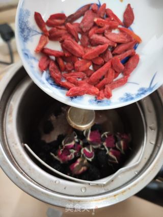 桑葚玫瑰花枸杞茶的做法步驟：6