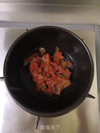 辣白菜年糕雜蔬鍋的做法步驟：1