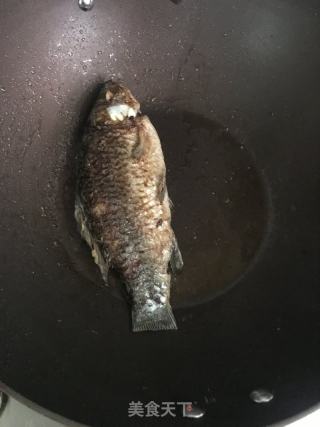 白蘿卜鯽魚(yú)湯的做法步驟：4