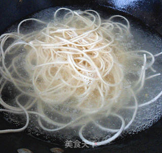 蘑菇肉丁炸醬面的做法步驟：9