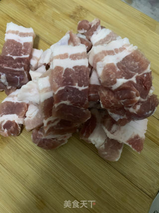 五花肉排骨燉豆角的做法步驟：2