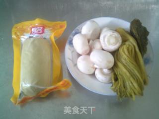 咸菜蘑菇煮圓素雞的做法步驟：1