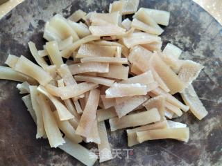 四季豆炒豬皮的做法步驟：3