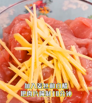 色澤金黃，口味酸甜，年夜飯中翹楚轟轟鍋包肉的做法步驟：4