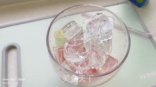 蜜桃椰椰氣泡水的做法步驟：10