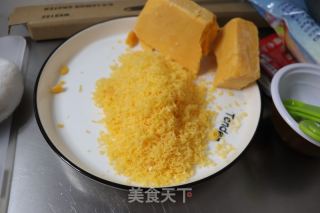 金槍魚臘腸粗糧披薩的做法步驟：13