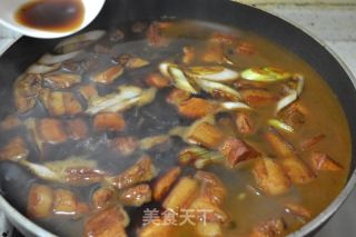 上海本幫紅燒肉的做法步驟：11