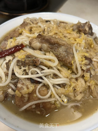 酸菜燉排骨的做法步驟：12