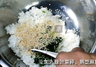 咸蛋黃肉松芝士飯團的做法步驟：4