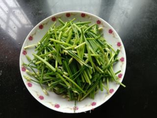 熗炒韭菜苔的做法步驟：2