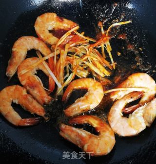 油燜大蝦的做法步驟：5