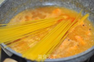 蒜香鮮蝦白醬意大利面的做法步驟：7