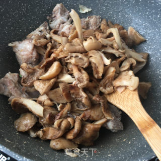 凍蘑燉排骨的做法步驟：12