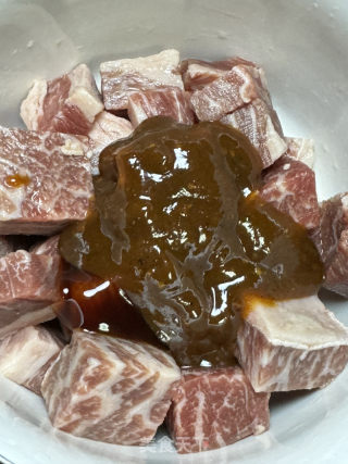 黑椒牛肉粒的做法步驟：3
