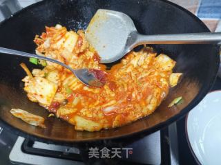 辣白菜炒年糕的做法步驟：6