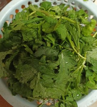 清炒菊花葉的做法步驟：1