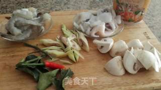 冬蔭功湯的做法步驟：1