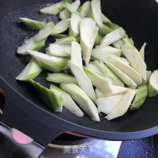 絲瓜炒羊肚菌的做法步驟：7